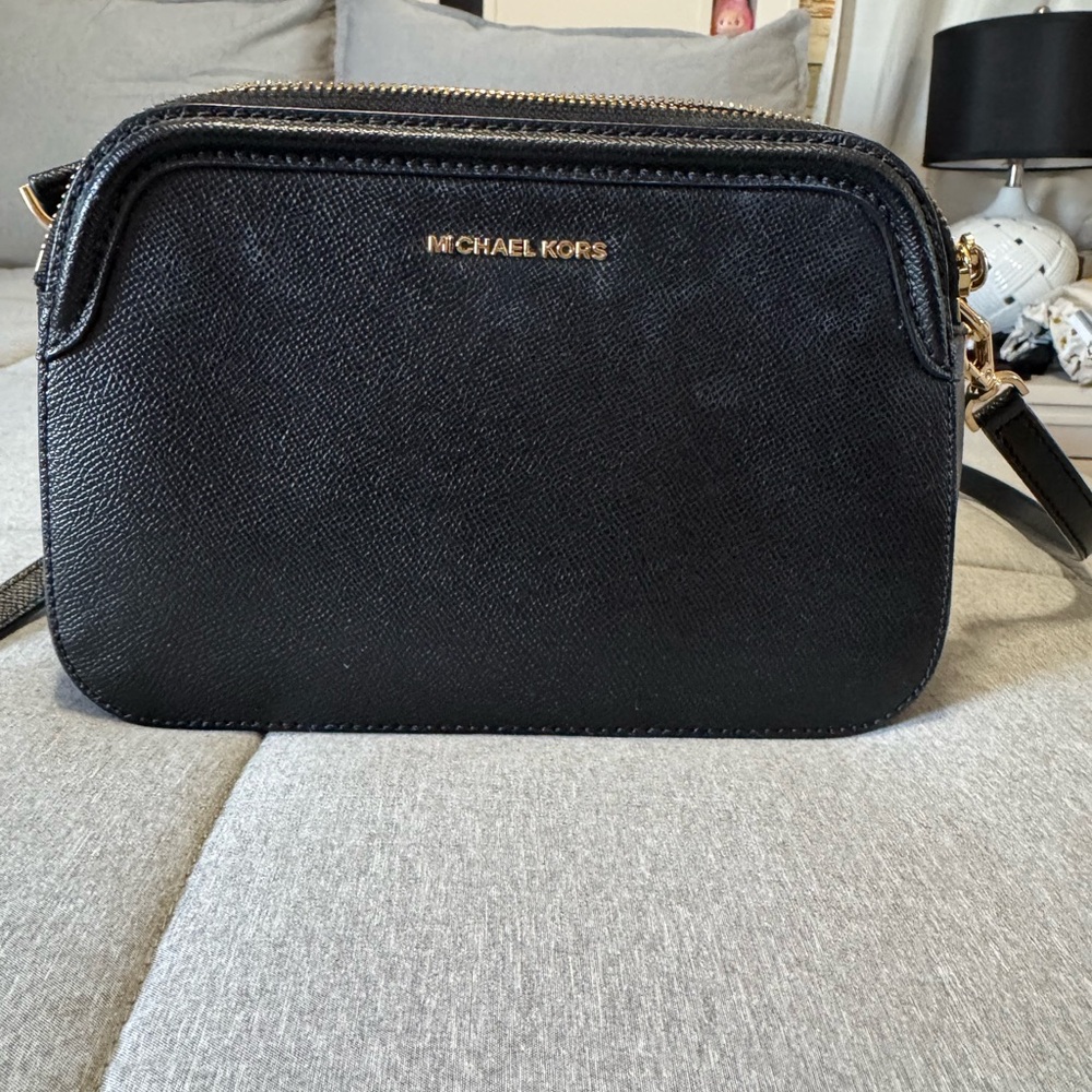 Michael Kors Elegant Black Crossbody Bag